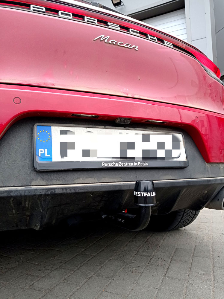 Montaż haka holowniczego Porsche Macan
