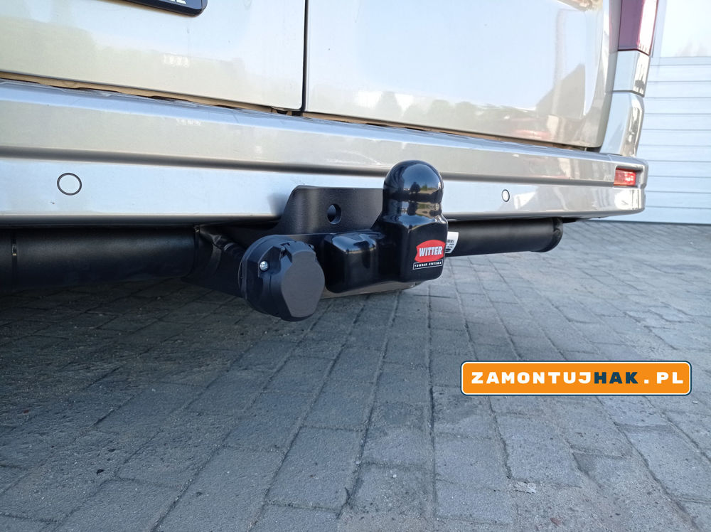 Montaż haka holowniczego Opel Vivaro II