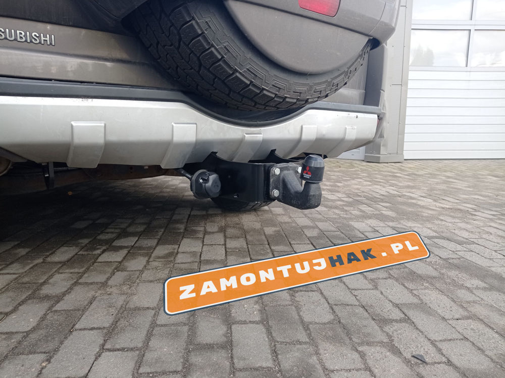 Montaż haka holowniczego Mitsubishi Pajero IV