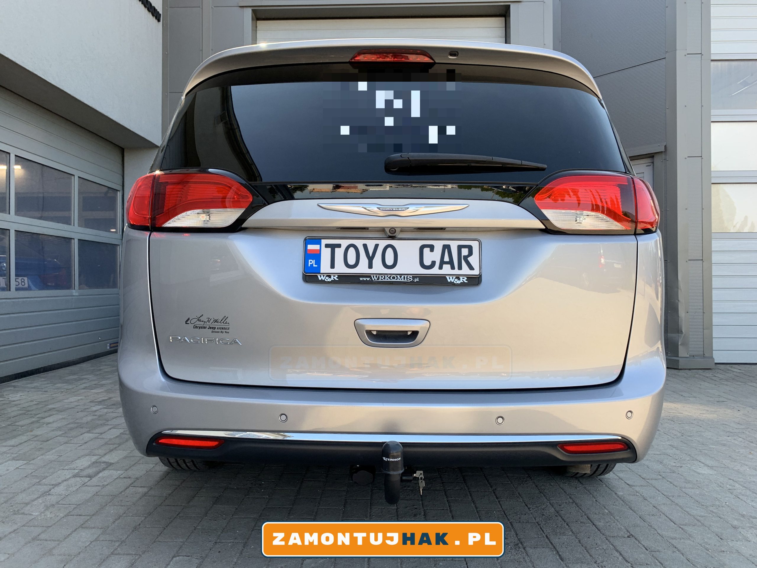 Montaż haka holowniczego Chrysler Pacifica II 2018