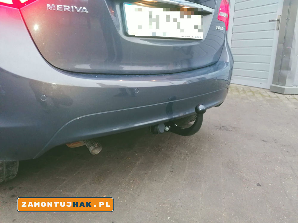 Montaż haka holowniczego Opel Meriva