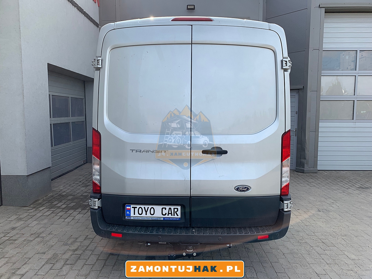 Montaż haka holowniczego – Ford Transit
