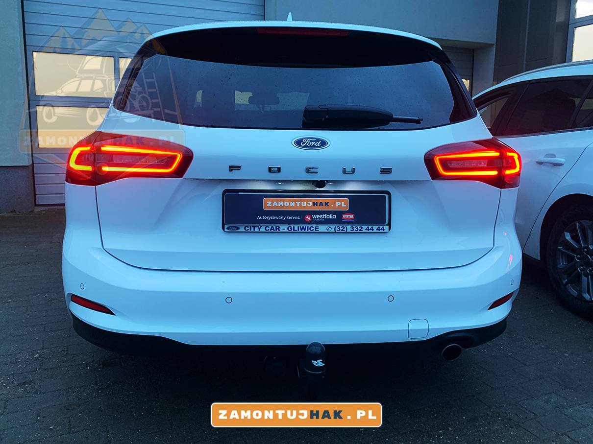 Montaż haka holowniczego Steinhof w Fordzie Focus